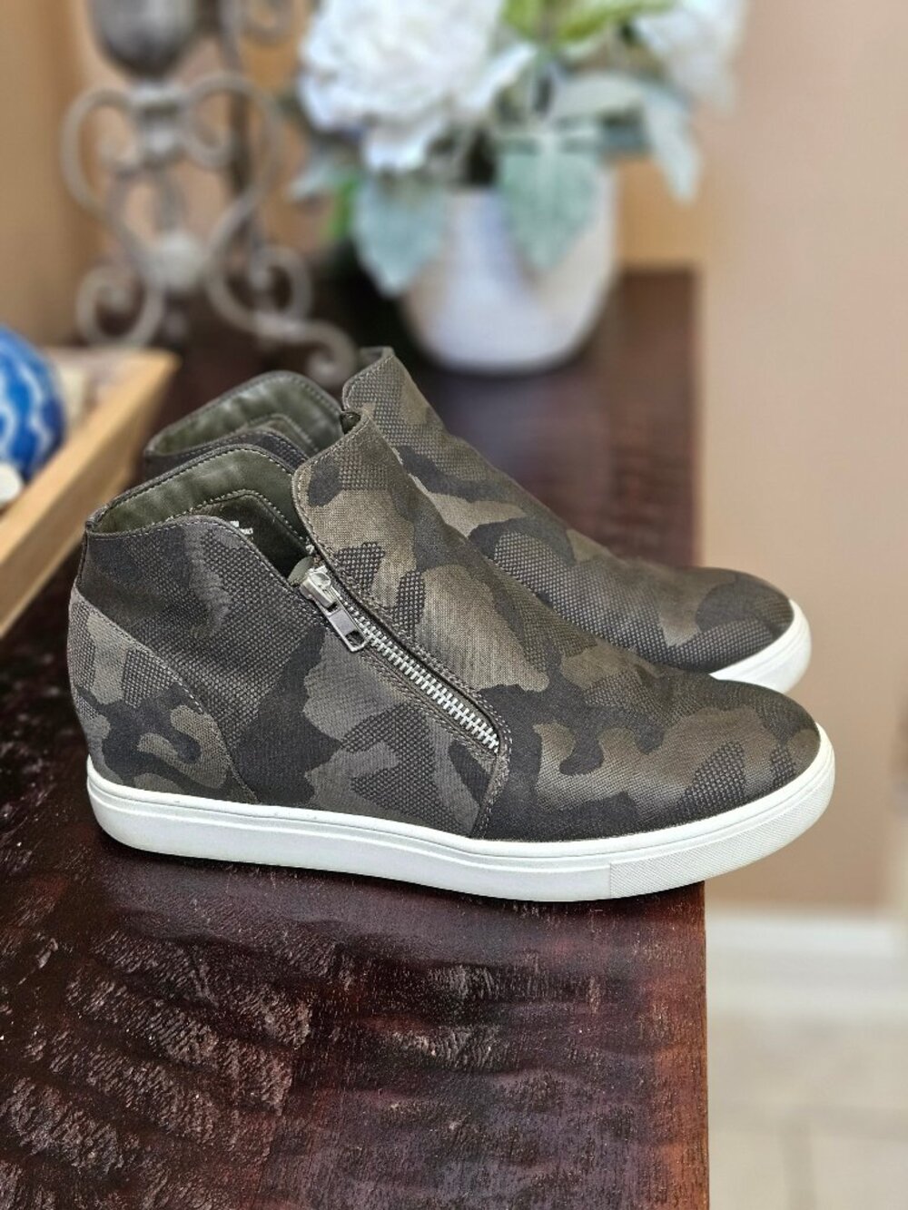 Cushionaire Women's Hart Hidden Wedge Fashion Sneakers, Camo, Sz 10